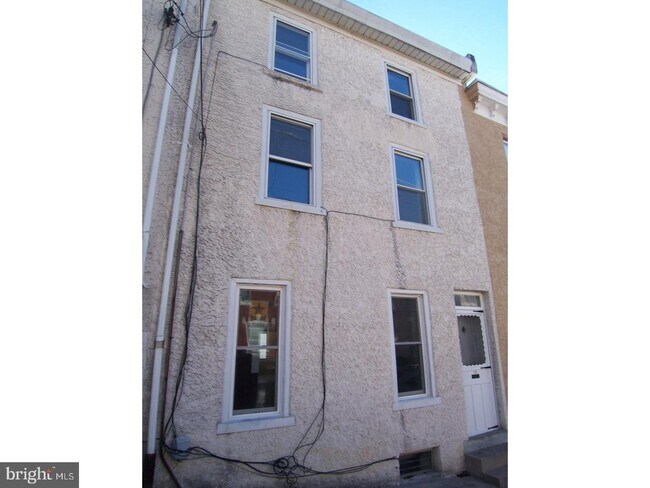 Building Photo - 133 Jamestown Ave.