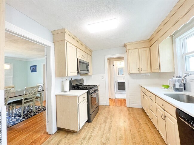 Building Photo - 31 Grassmere Rd