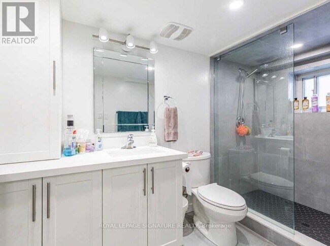 Building Photo - 84 Peard Rd