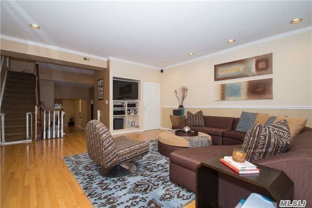Foto del edificio - 76 Hidden Ridge Dr