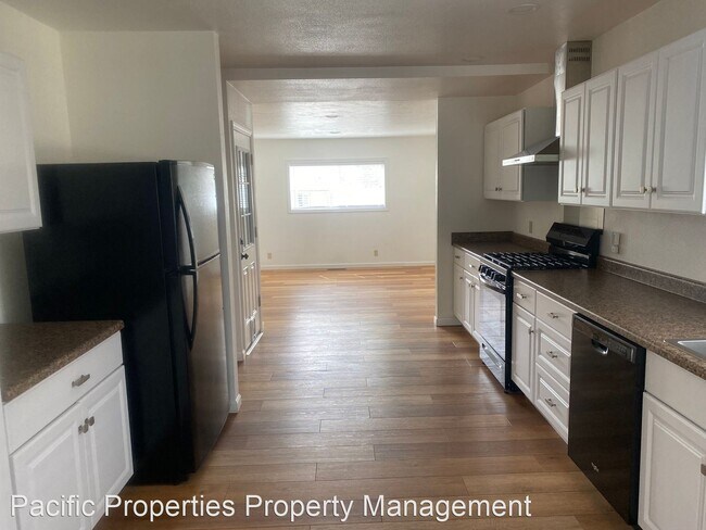 Building Photo - 3 br, 2 bath House - 648 6th St
