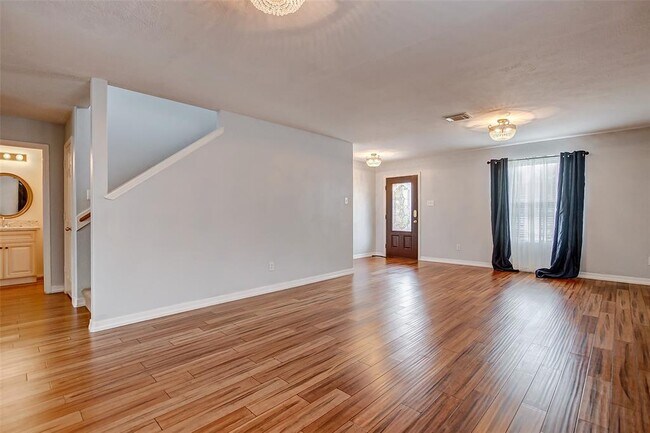 Foto del edificio - 6710 Springfield Garden Ln