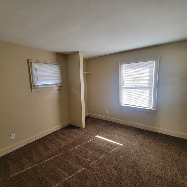 Foto del edificio - NEAR CHRISTIAN PARK 3BR/1BA HOUSE!