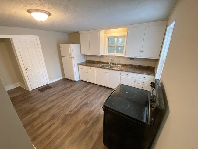 Building Photo - 531 N Appleton St