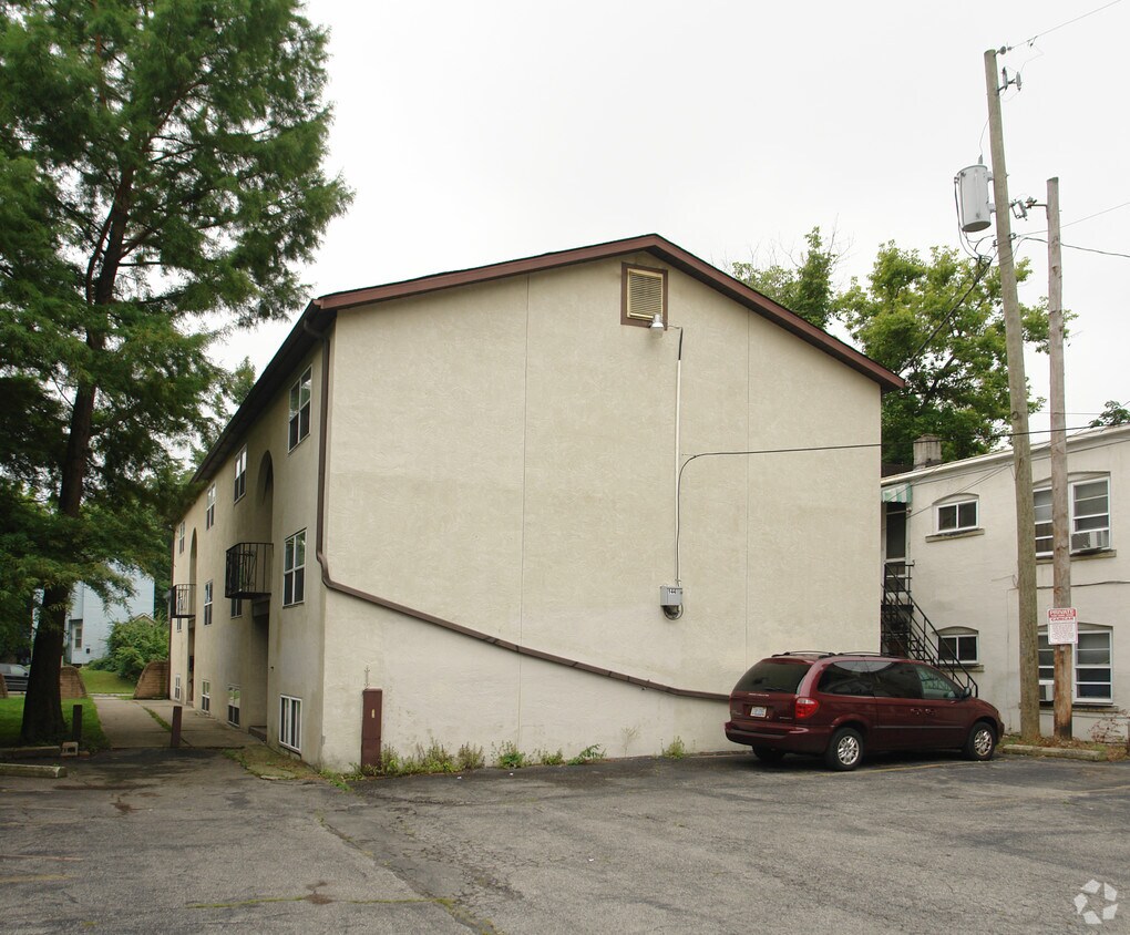 Building Photo - 144-146 E Norwich Ave