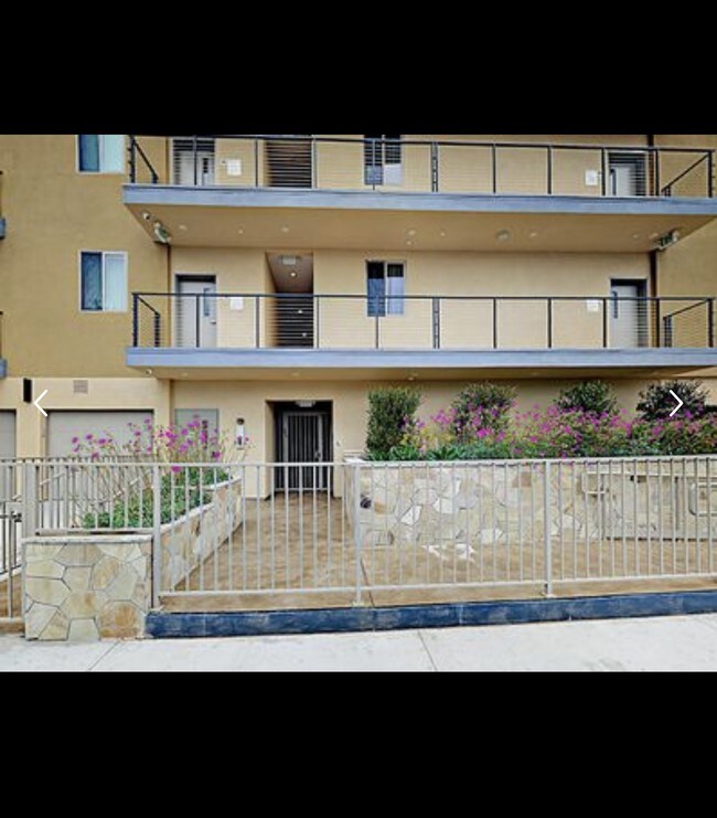 Building Photo - 5537 La Mirada Ave