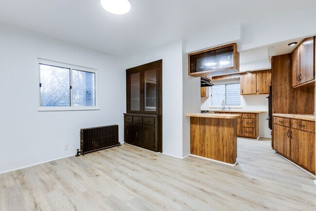 Building Photo - AVAILABLE NOW - Fully Renovated, Spacious 2+ Bedroom Home!