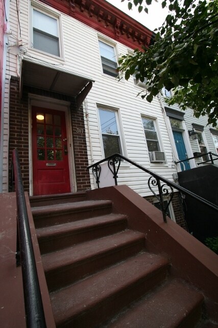 Stoop - 317 7th St