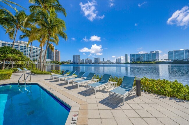Foto del edificio - 3255 NE 184th St
