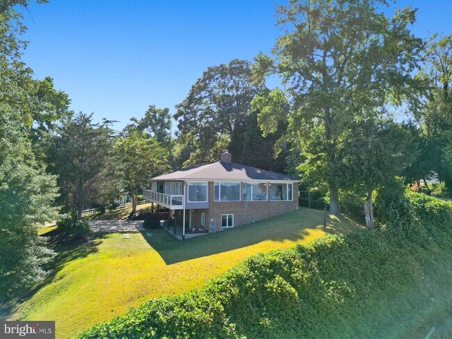 Building Photo - 5510 Beach Dr