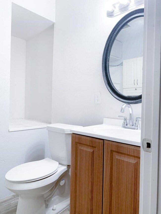 Foto del edificio - Gorgeous all renovated Home in Groves, TX!.