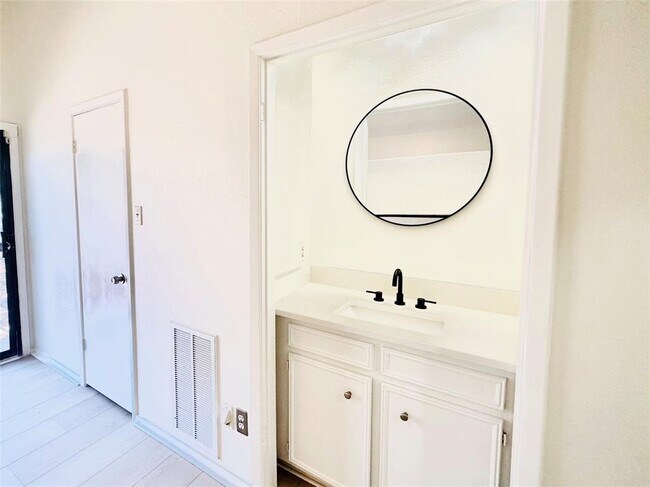Foto del edificio - 5860 Sampley Way