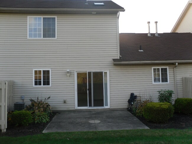 Building Photo - 813 Orchard St