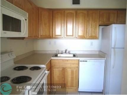 Building Photo - 455 S Pine Island Rd
