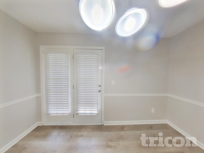 Foto del edificio - 135 Tillman Ct