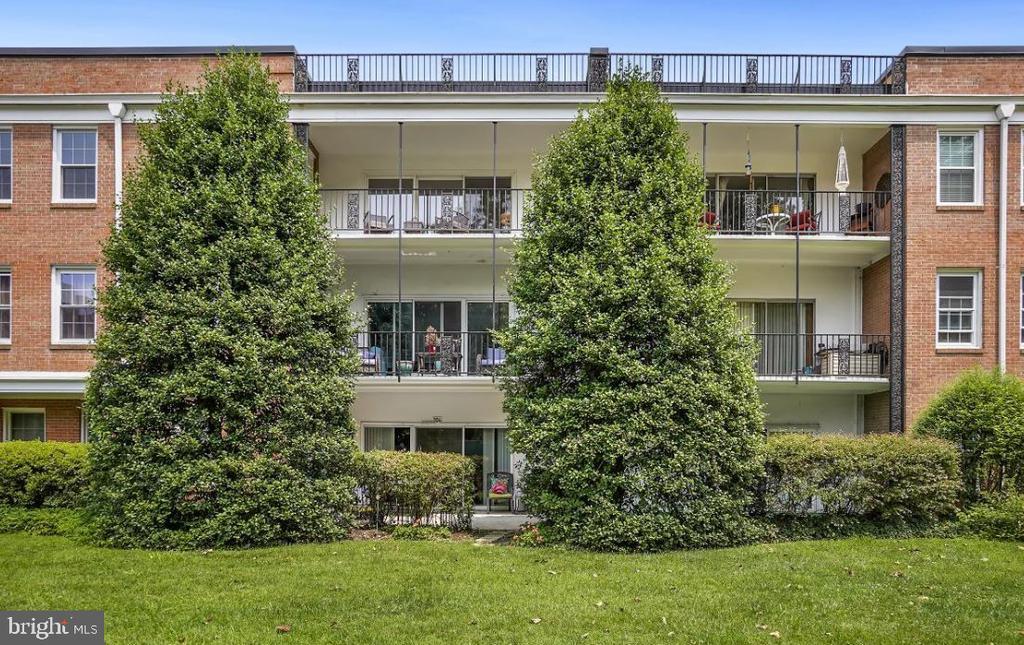 Foto principal - 3535 Chevy Chase Lake Dr