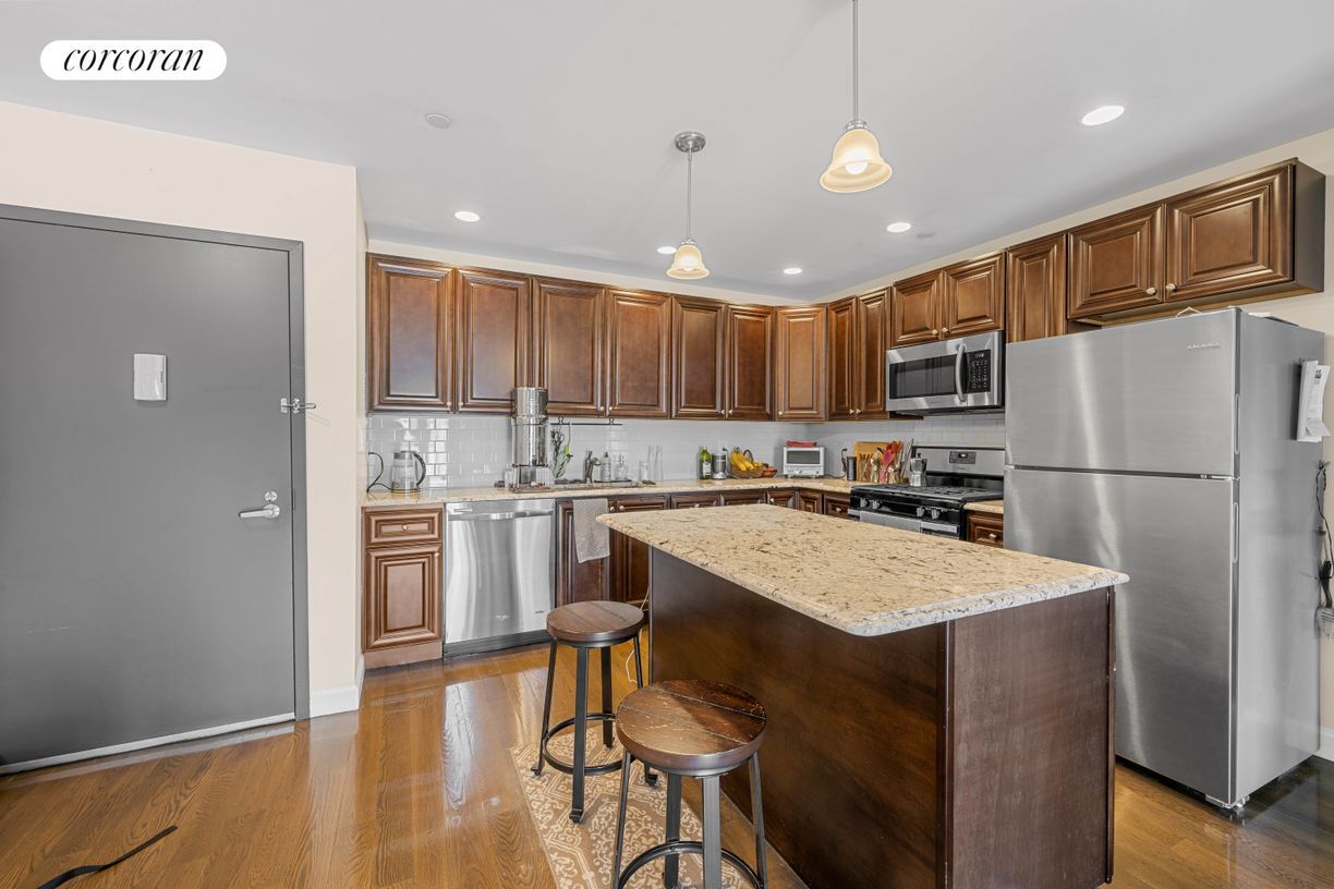 Foto principal - 39-30 62nd St