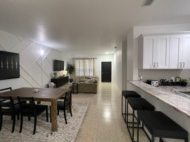 Foto del edificio - 3111 Sun Lake Ct