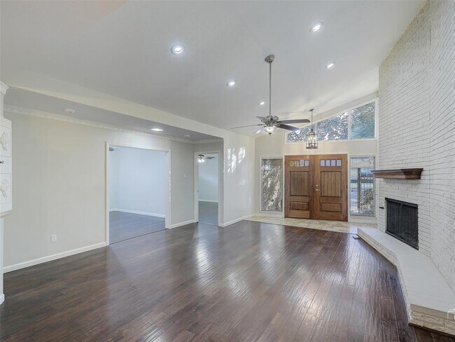 Building Photo - 9016 Villa Park Cir