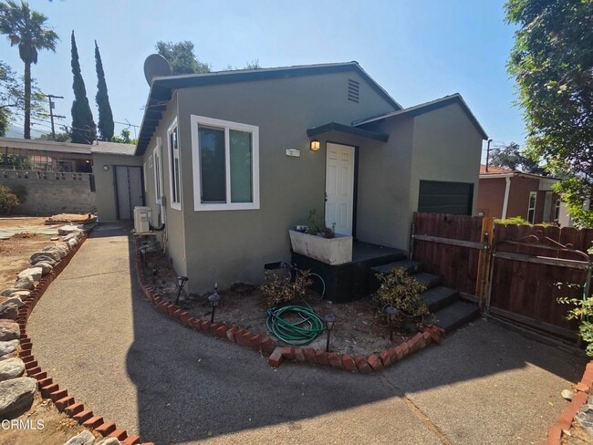 Building Photo - 10152 Haines Canyon Ave
