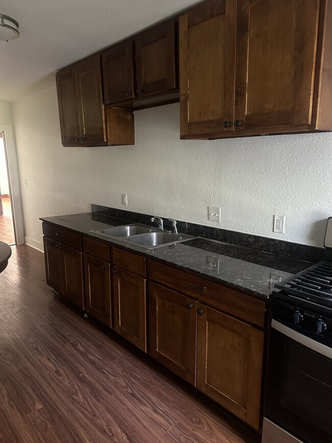 Foto del edificio - 922 E 7th St