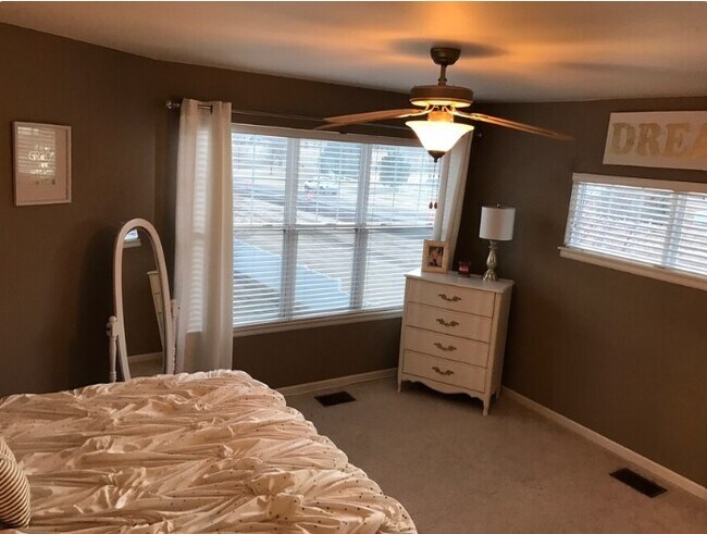 Building Photo - 3329 Apple Blossom Ln