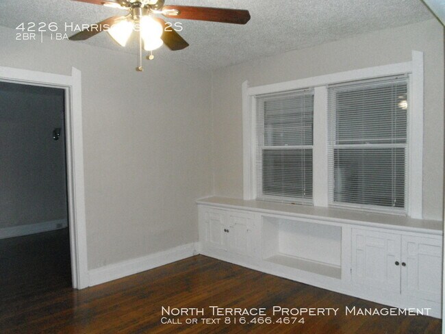 Building Photo - 4226 Harrison St - 2S - 2 beds, 1 full bath