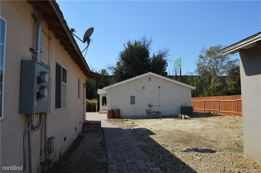 3 Townhouses for Rent in North Hills, CA Westside Rentals