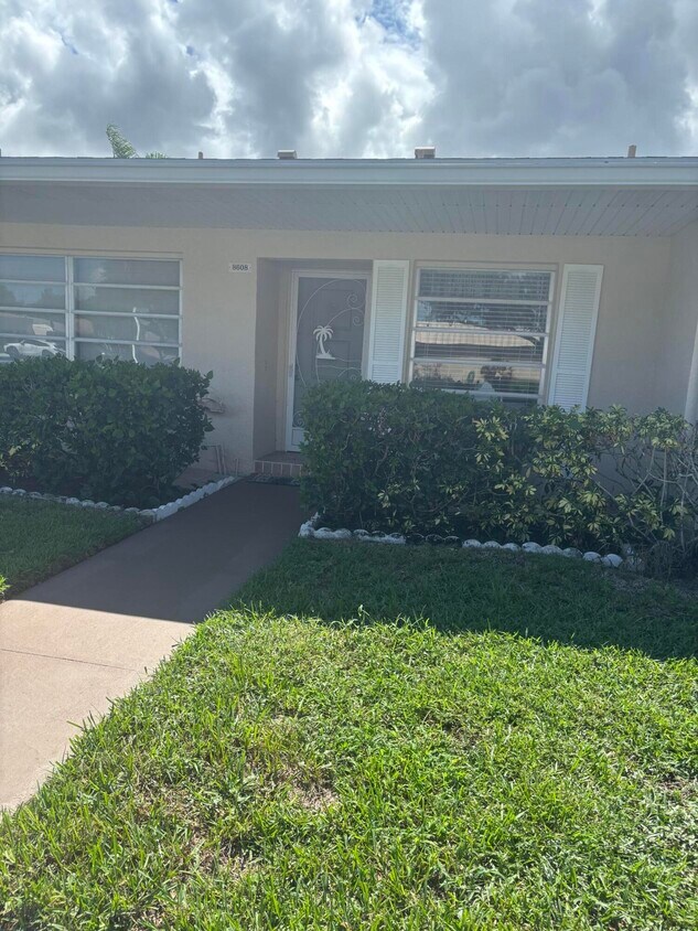 Foto principal - 8608 Bella Vista Dr