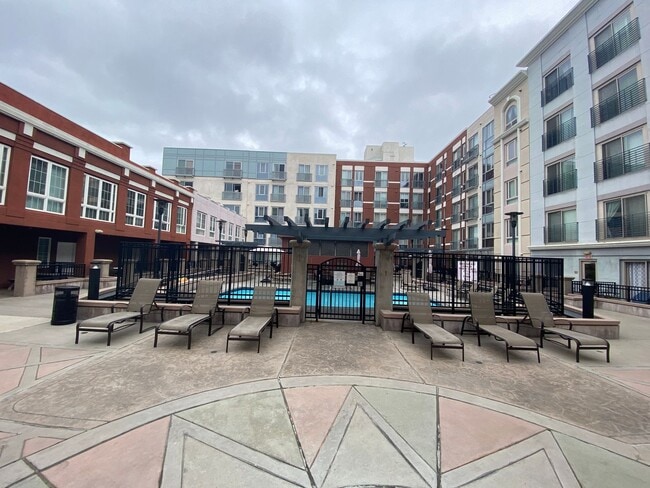 Building Photo - 450 J St