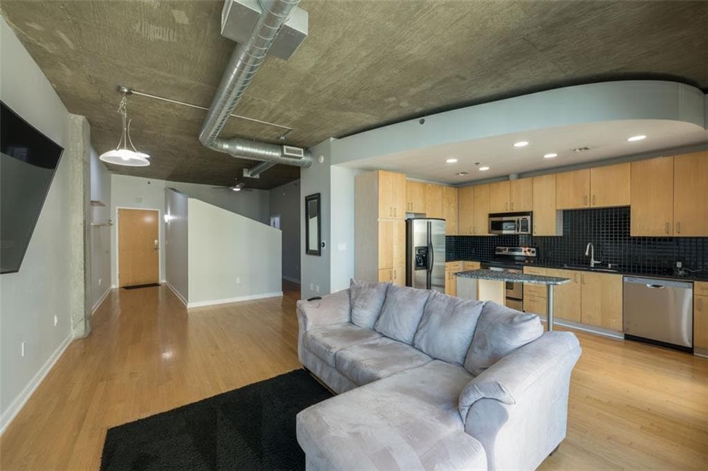 Foto principal - 943 Peachtree St NE