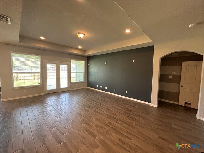 Building Photo - 338 Oak Creek Way
