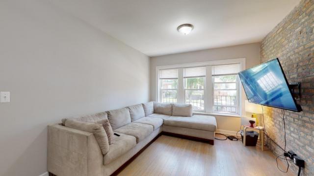 Building Photo - 3 bedroom in CHICAGO IL 60618