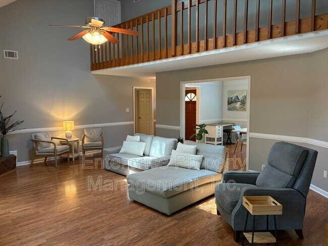 Foto del edificio - 433 Spruce Glen Dr