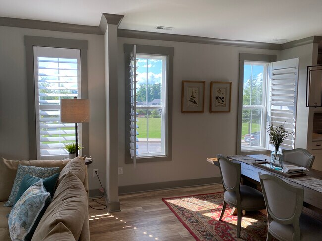 West windows overlooks park - 1624 Tunnel St
