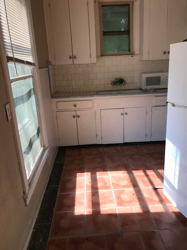 Building Photo - 715 S Carancahua St