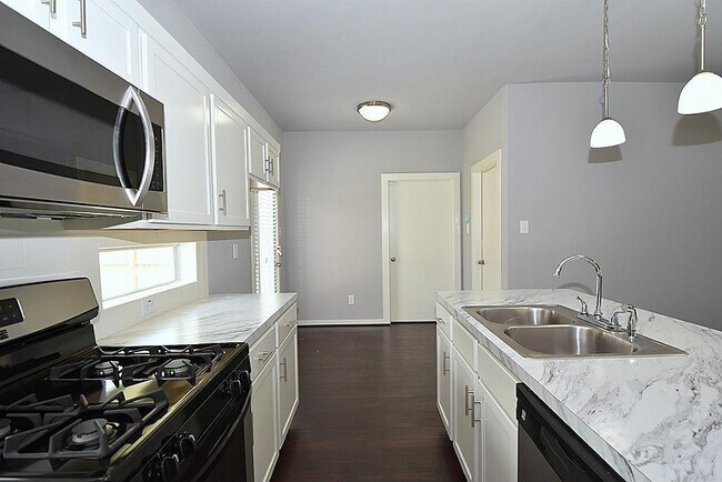 Building Photo - 4323 Cetti St