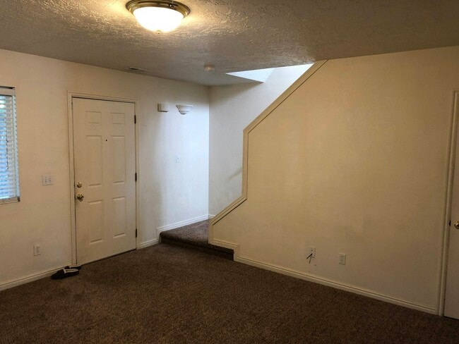 Building Photo - 1175 S 200 W