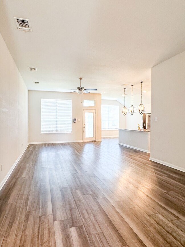 Building Photo - Perfect home in a perfect location!