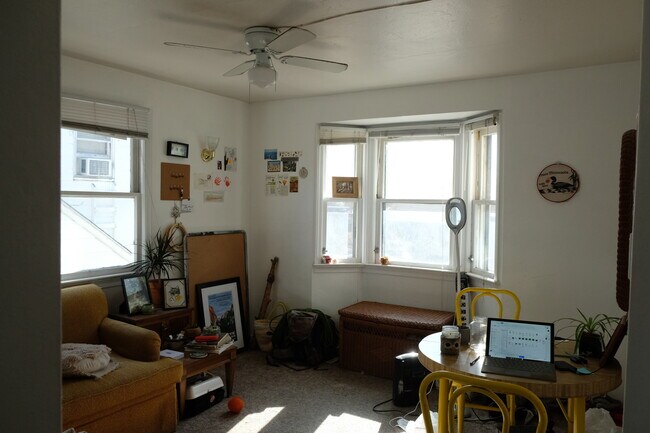 Foto del edificio - 215 E 7th St