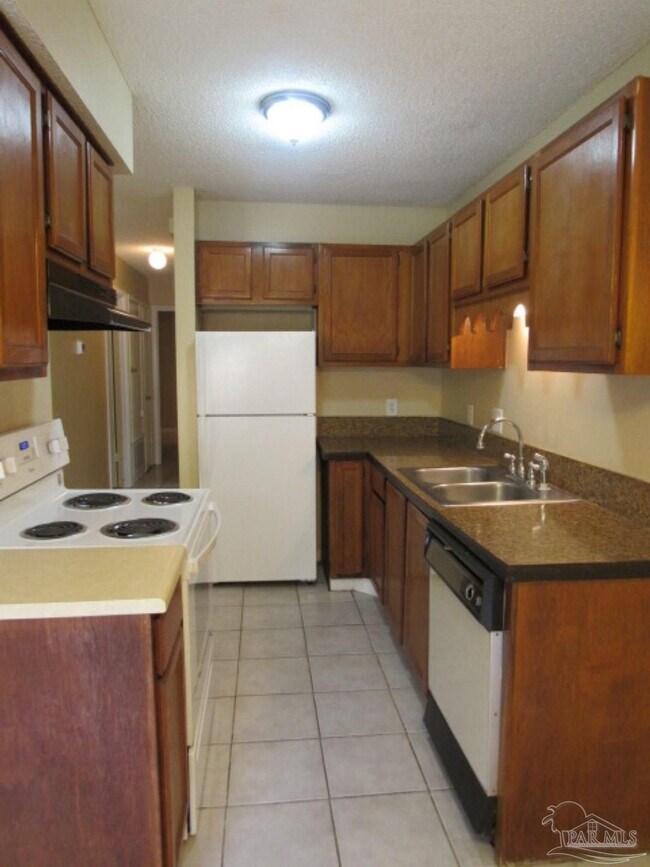 Foto del edificio - 3318 Pine Forest Rd
