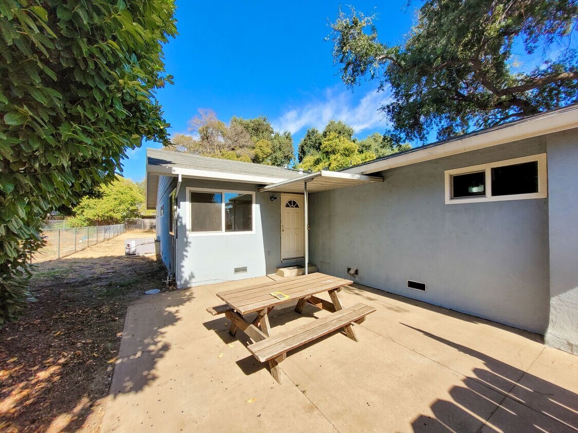 1437 Glenwood Ave Unit 1, Chico, CA 95926 Room for Rent in Chico, CA