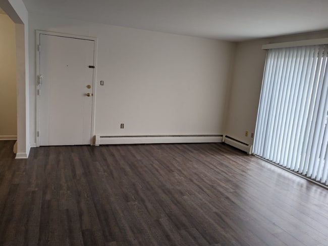 Building Photo - 2715 Eggert Rd