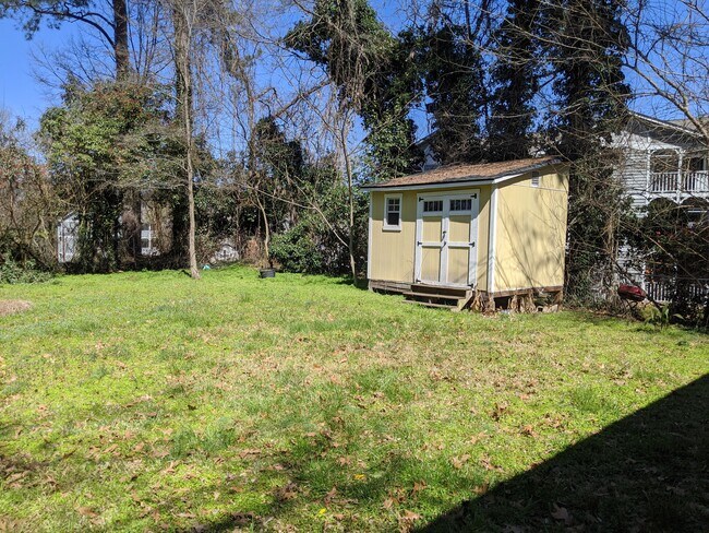 Building Photo - 827 Nancy St