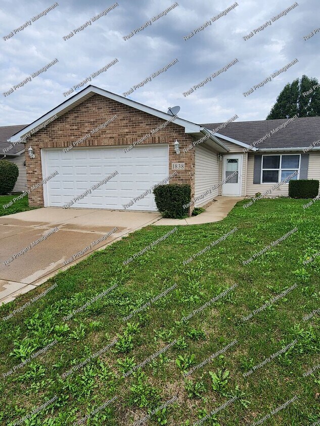 Primary Photo - Fresh 3 Bedroom Duplex