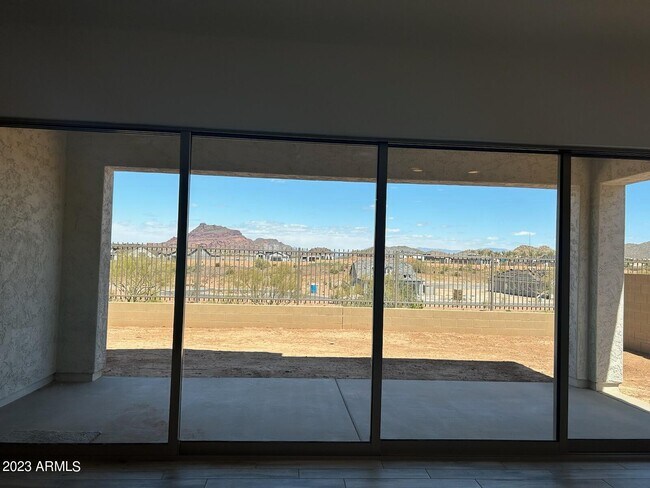 Foto del edificio - 5716 SCARLET St