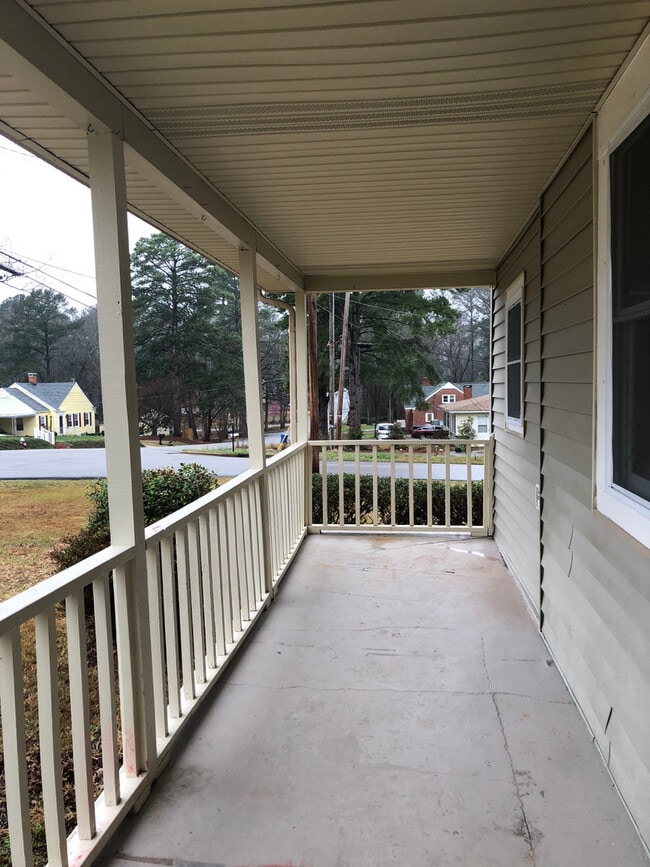 Building Photo - Charming 3 bedroom home in the heart of do...