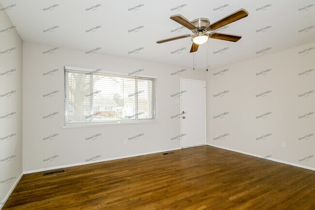 Foto del edificio - 6714 Village Square Dr