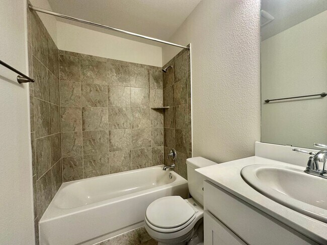 Building Photo - 3 Bed 2 Bath in Kyle Tx