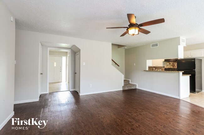 Foto del edificio - 2111 Savanna Ct N